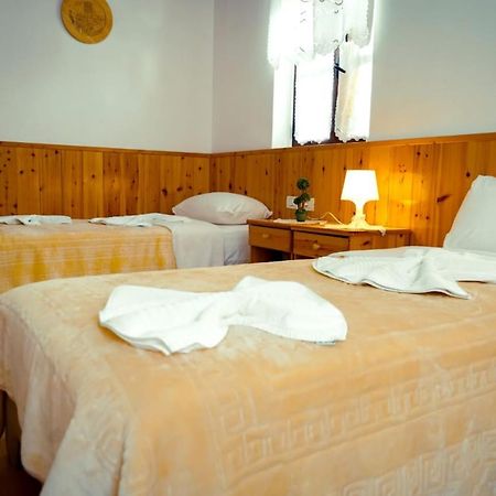 Hotel Domino Gjirokaster Bagian luar foto