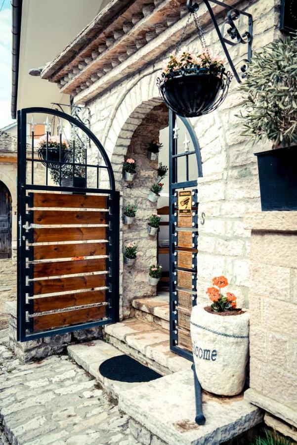 Hotel Domino Gjirokaster Bagian luar foto