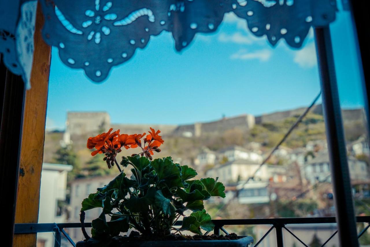 Hotel Domino Gjirokaster Bagian luar foto
