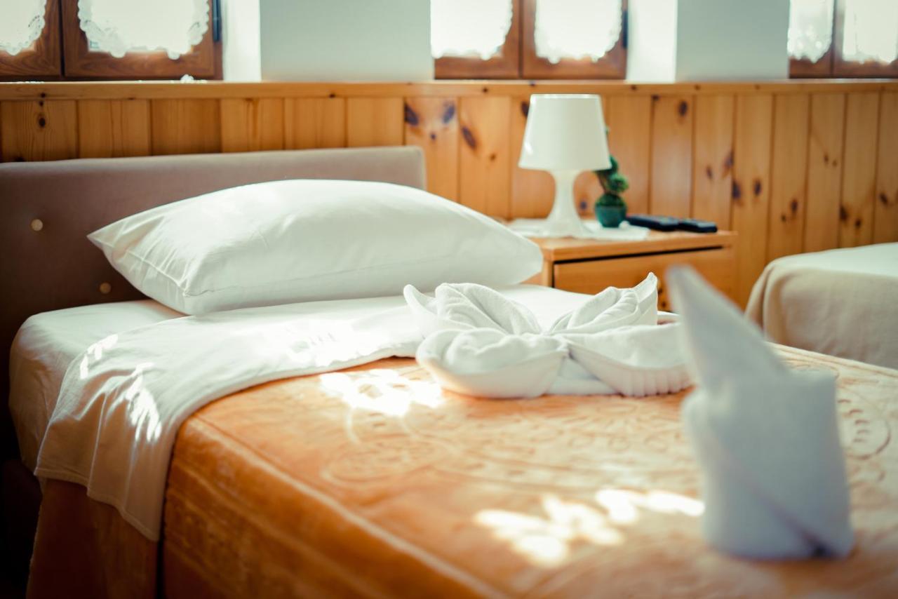 Hotel Domino Gjirokaster Bagian luar foto