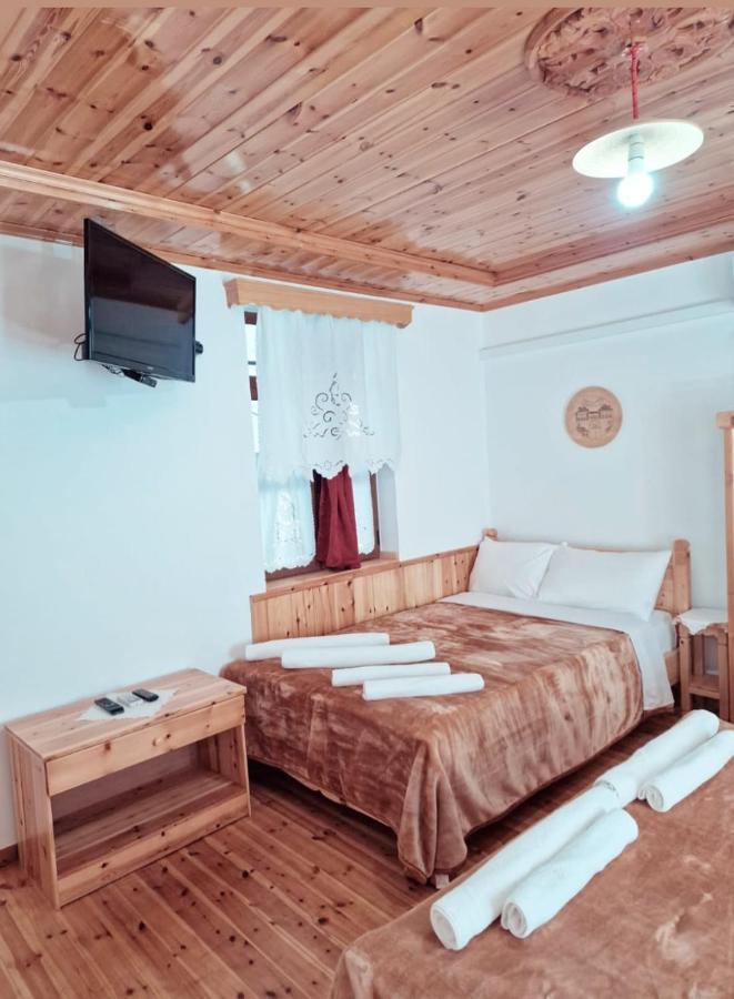 Hotel Domino Gjirokaster Bagian luar foto