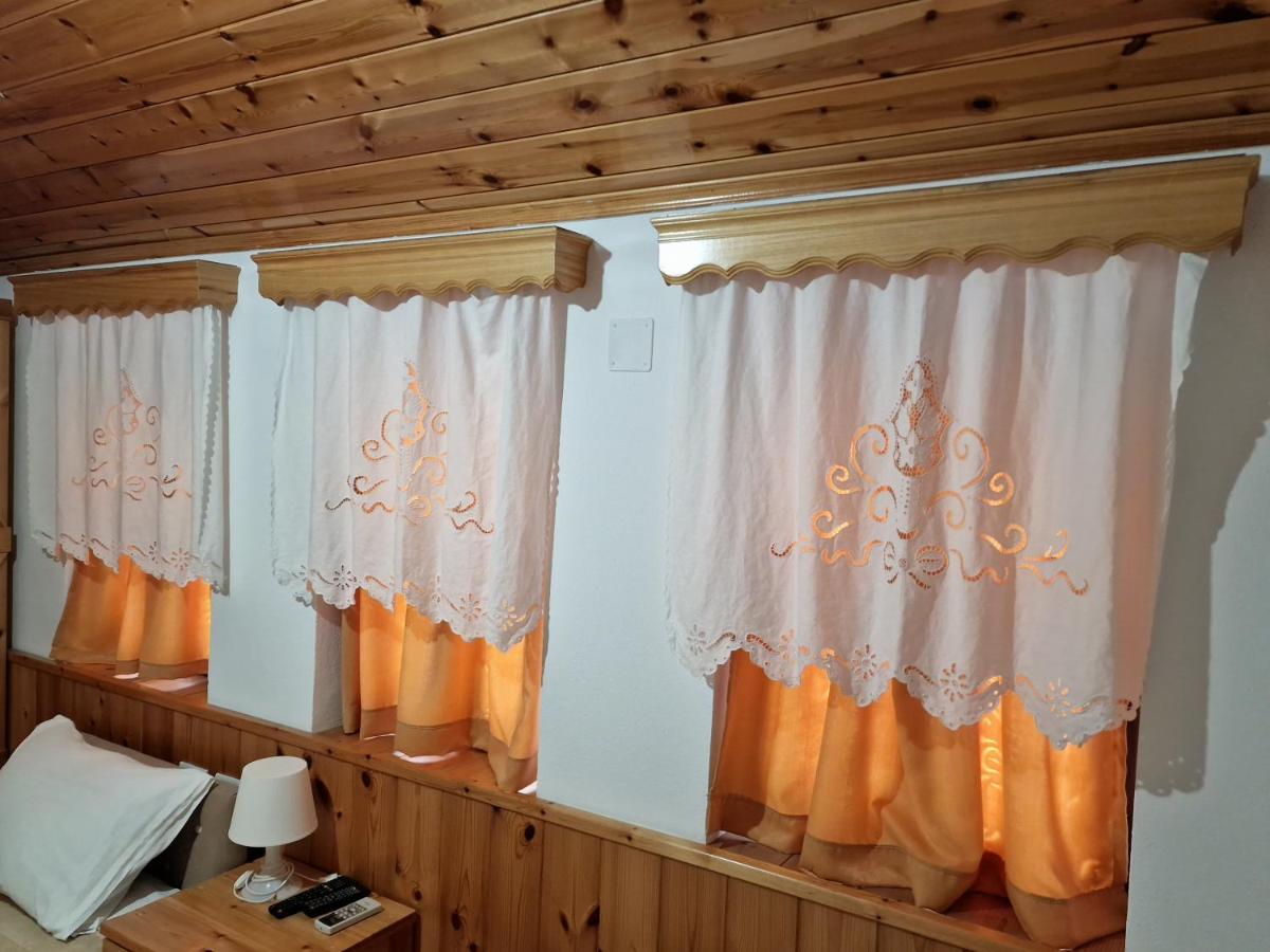 Hotel Domino Gjirokaster Bagian luar foto