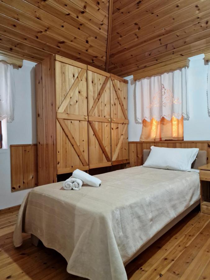 Hotel Domino Gjirokaster Bagian luar foto