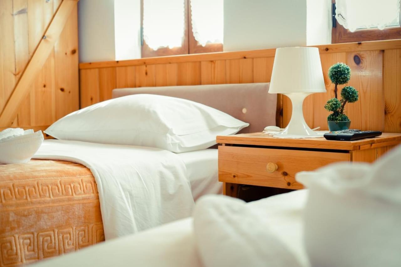 Hotel Domino Gjirokaster Bagian luar foto