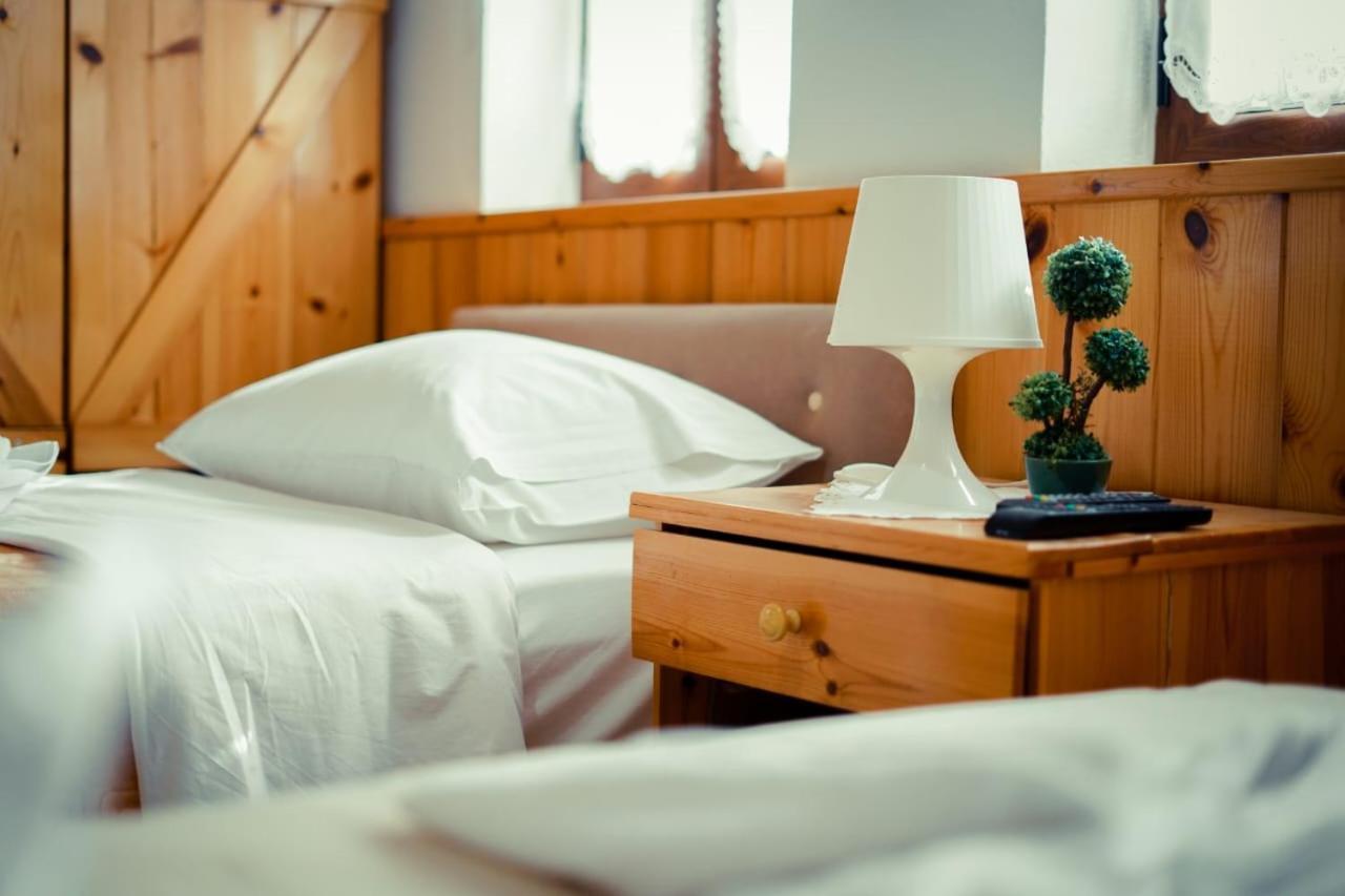 Hotel Domino Gjirokaster Bagian luar foto