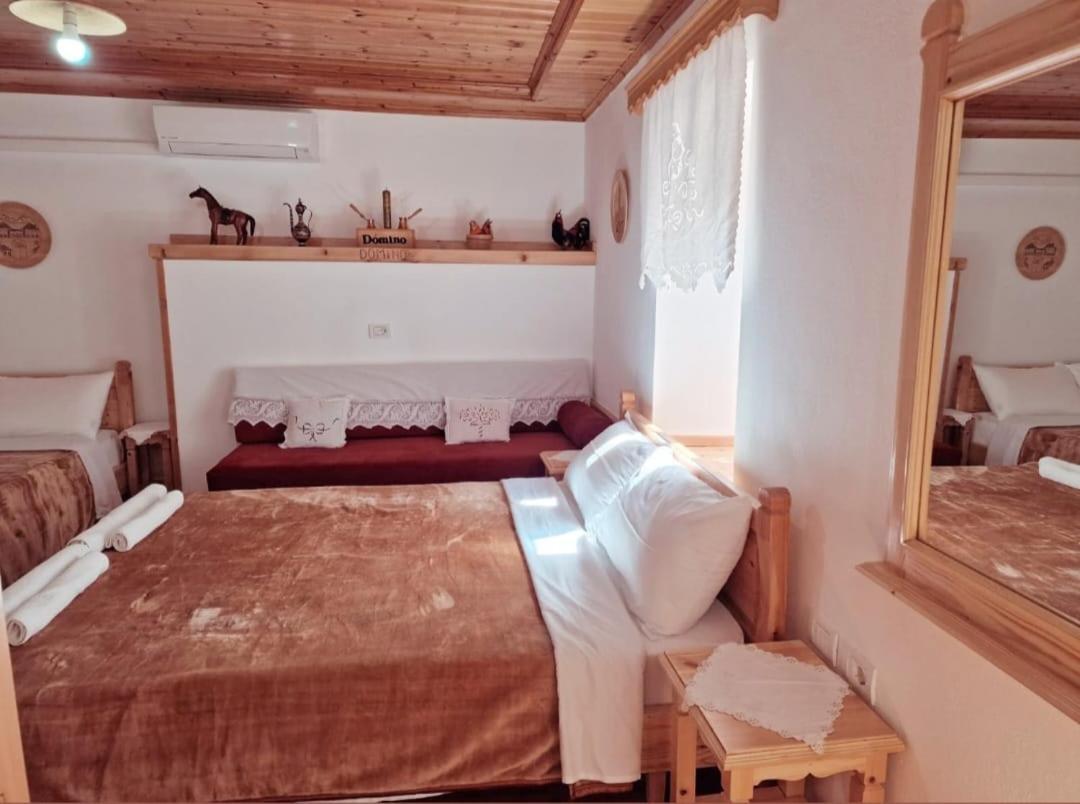 Hotel Domino Gjirokaster Bagian luar foto