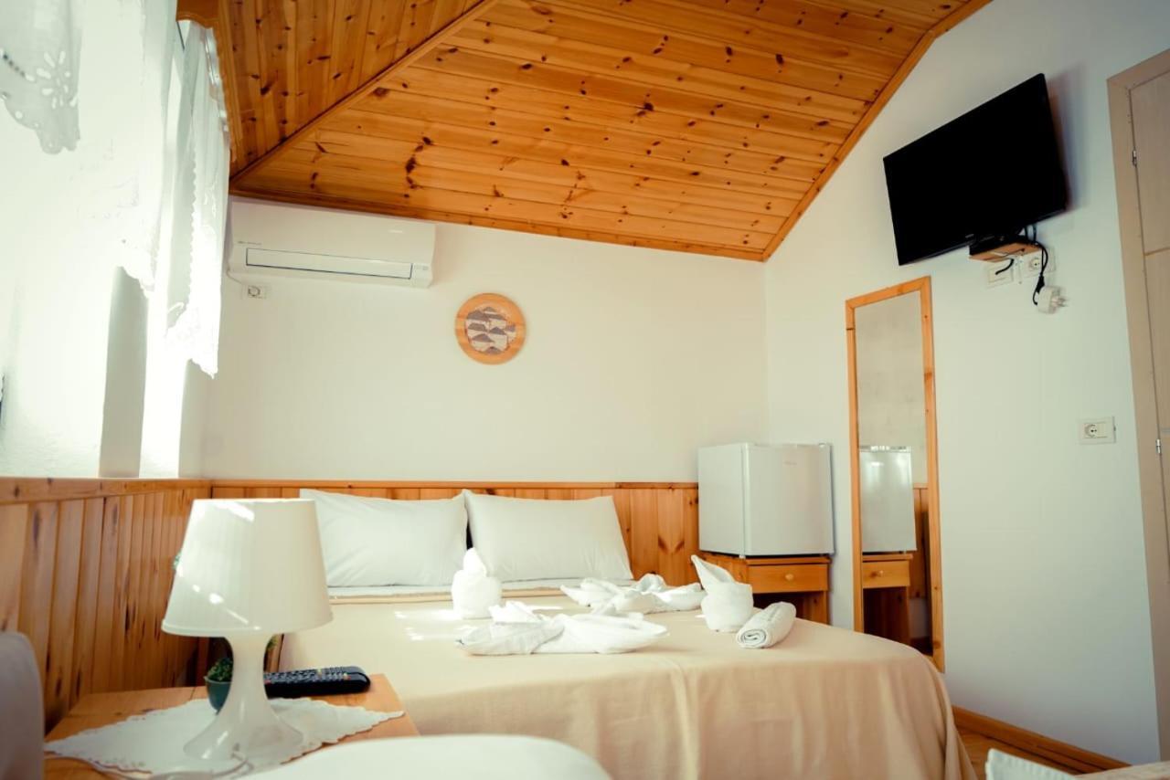 Hotel Domino Gjirokaster Bagian luar foto