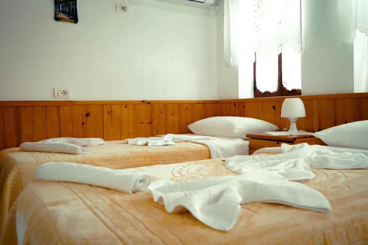Hotel Domino Gjirokaster Bagian luar foto