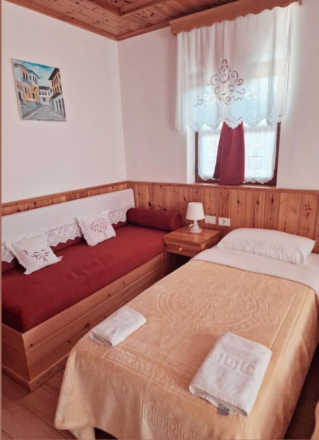 Hotel Domino Gjirokaster Bagian luar foto
