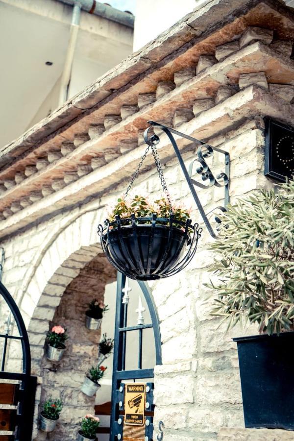 Hotel Domino Gjirokaster Bagian luar foto